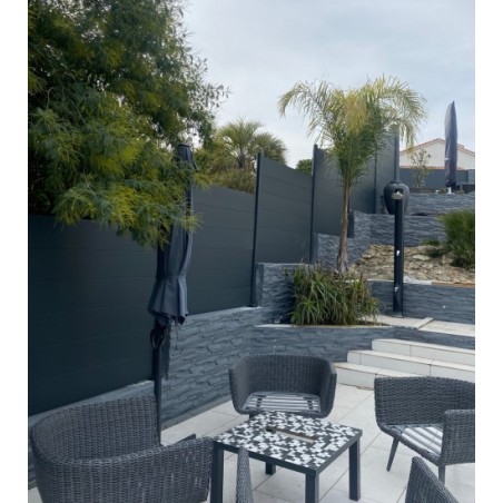 Installer un panneau de clôture en aluminium lames larges