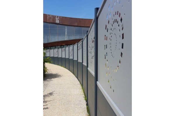 Où trouver des panneaux pour clôture en aluminium décoratifs