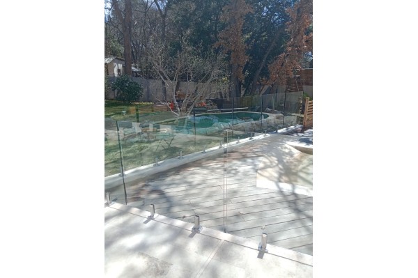 Clôture piscine en verre 12...
