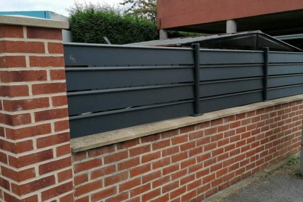 Vente de panneaux pour clôture en aluminium avec entretoises doubles
