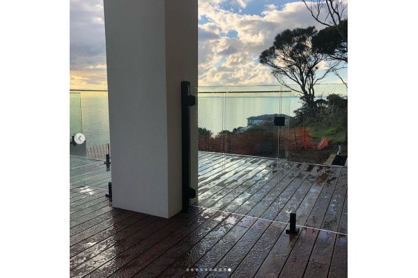 Pose d'une clôture piscine en verre 10 mm