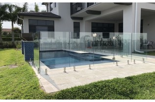 Panneaux de clôture piscine en verre sans poteaux