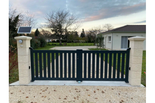 Portail aluminium battant...
