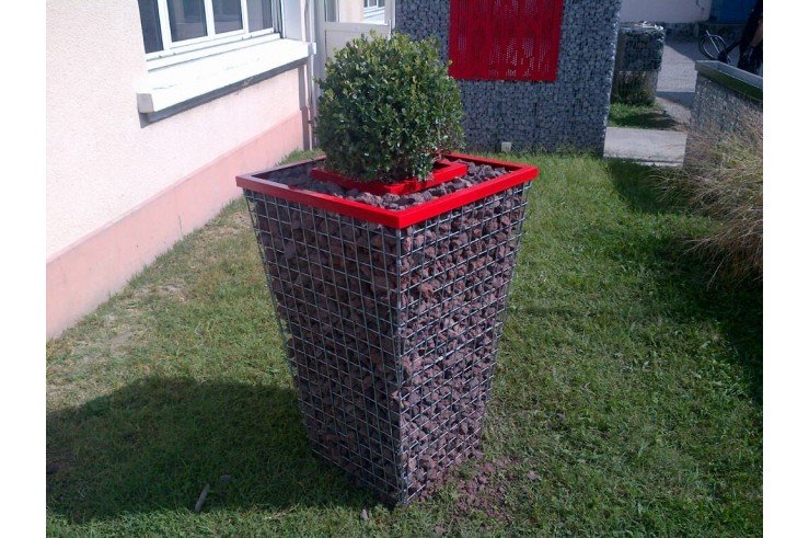 Jardinière en gabion en... Jardinière en gabion en...