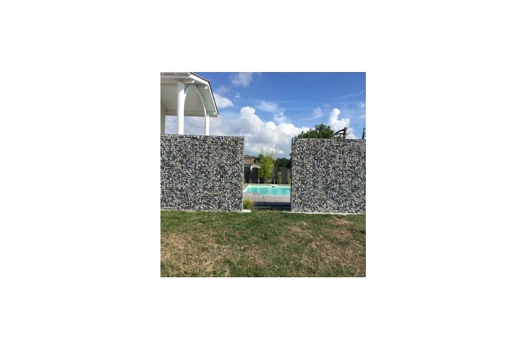 Mur de clôture en gabion...