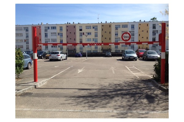 Portique de parking fixe