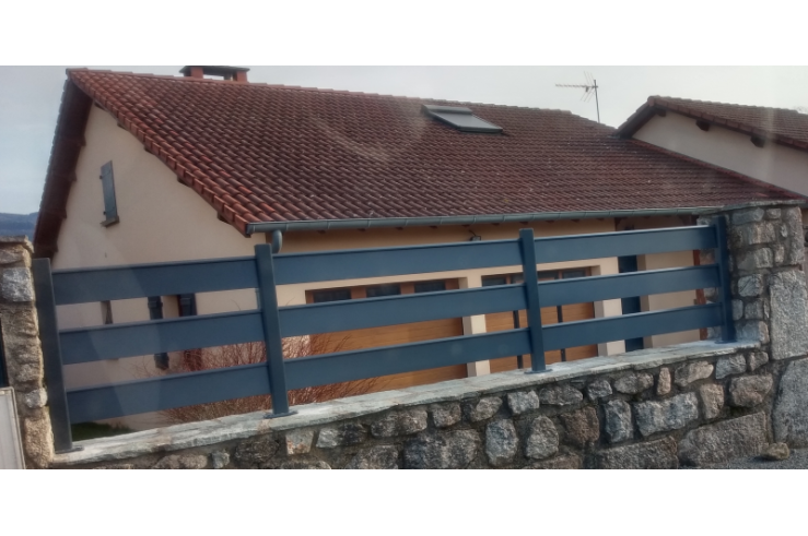 Panneau de clôture...