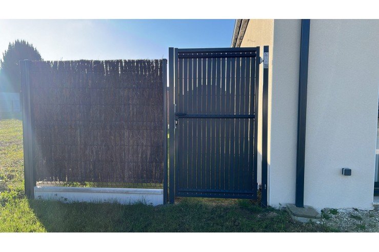 Portillon en grillage...