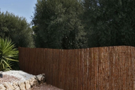 Comment poser des canisses naturelles ?