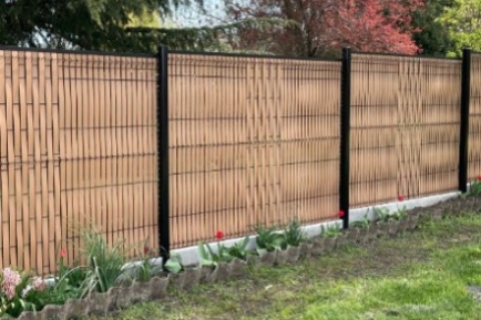 Comment poser des lames en composite pour clôture rigide ?