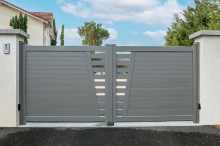 Comment poser un portail battant en aluminium ?