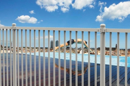 Réglementation clôture piscine : normes, solutions, installation et prix 