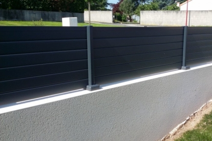 Quels sont les avantages d’un brise-vue en aluminium ?