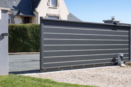 Portail coulissant qui ne se ferme pas entièrement : quelles solutions ?