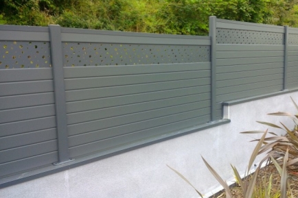 Comment installer une clôture alu sur un muret  ?