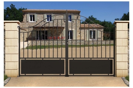 Aluminium, fer ou acier thermolaqué : comment choisir le meilleur portail ?