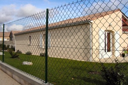 Comment bien tendre un grillage souple ?